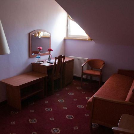 Bed and breakfast Dwor Dluzniewo Extérieur photo