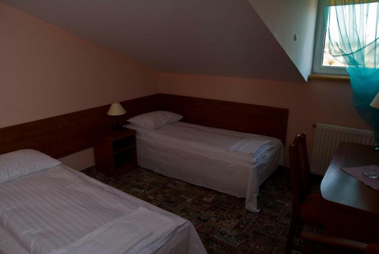 Bed and breakfast Dwor Dluzniewo Extérieur photo