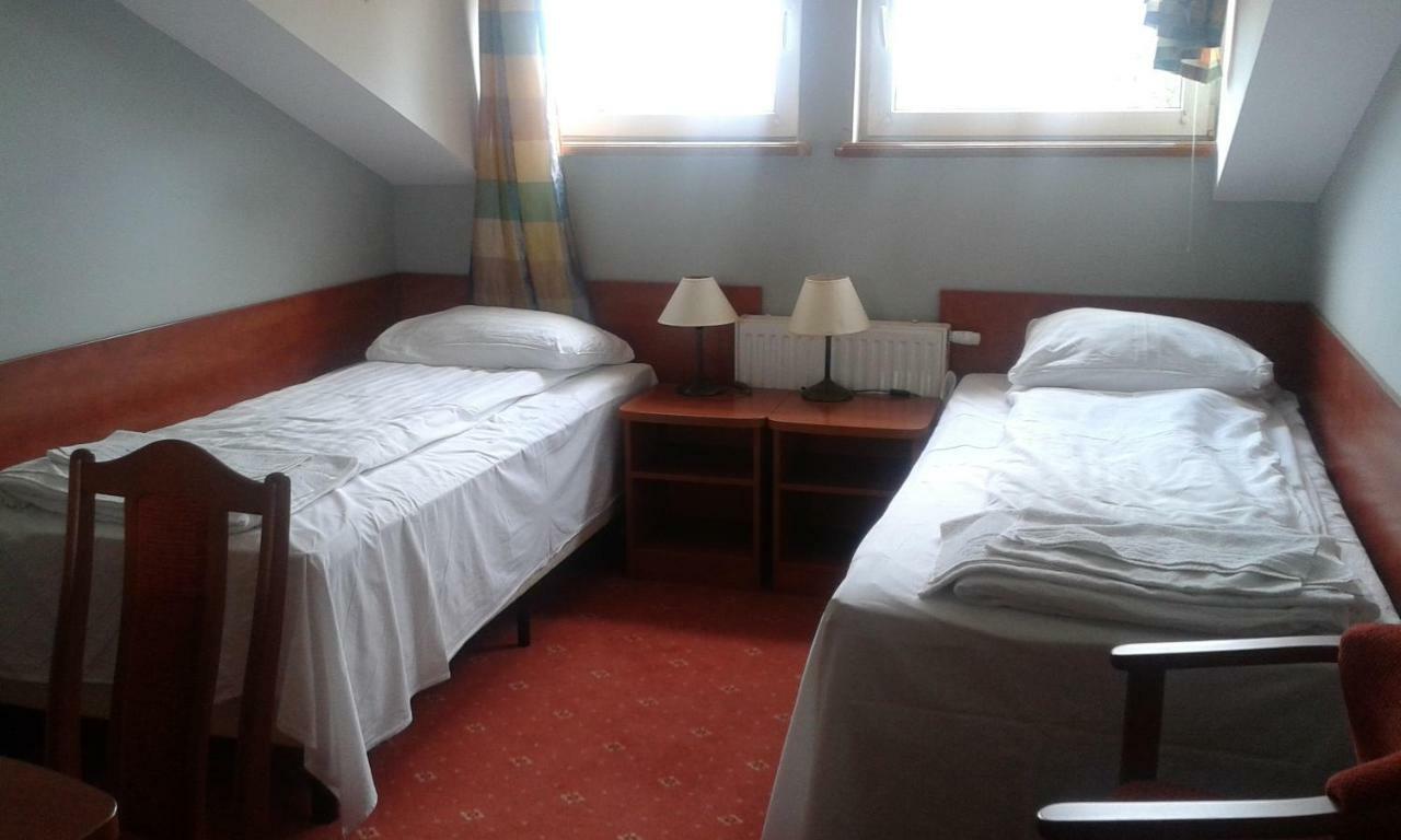 Bed and breakfast Dwor Dluzniewo Extérieur photo