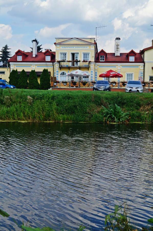 Bed and breakfast Dwor Dluzniewo Extérieur photo
