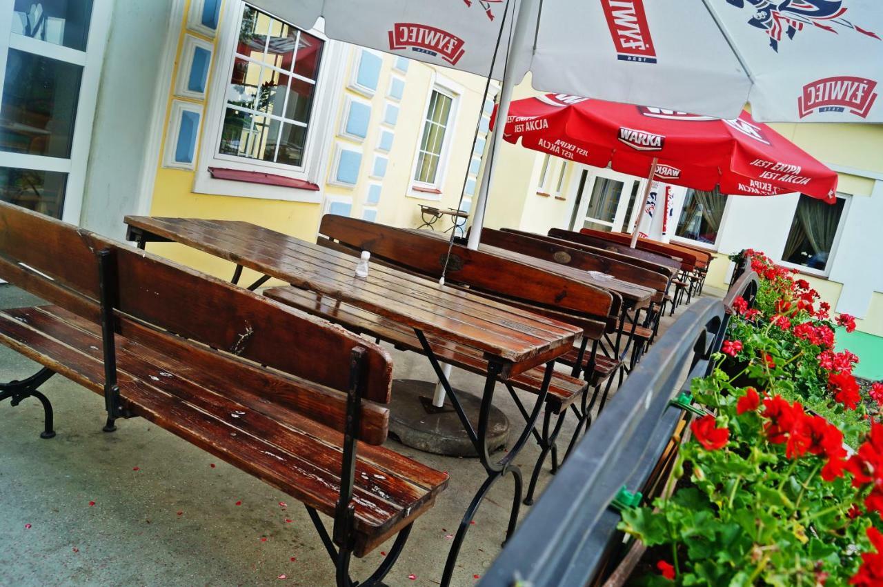 Bed and breakfast Dwor Dluzniewo Extérieur photo